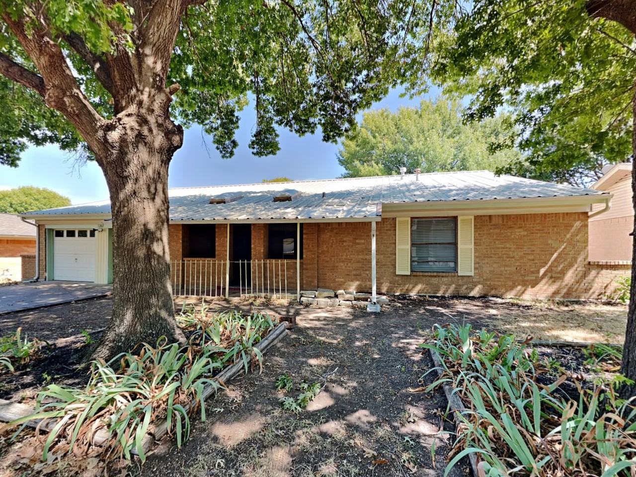 1207 Johnson St - Photo 2 of 20
