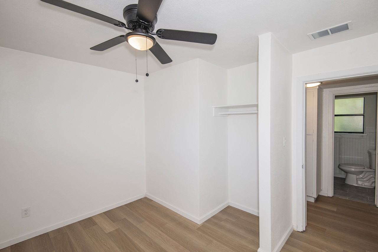 60 Stanford Rd - Photo 3 of 32