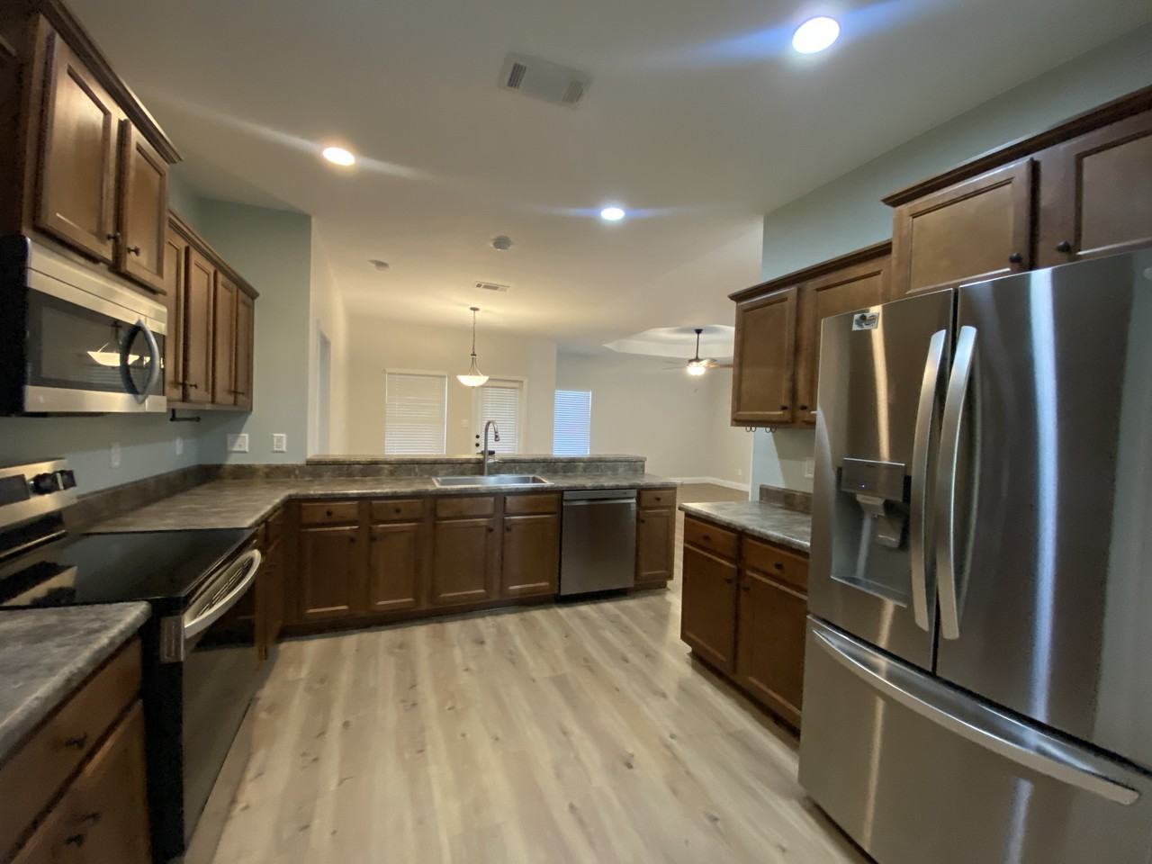 24304 Raynagua Blvd - Photo 2 of 17