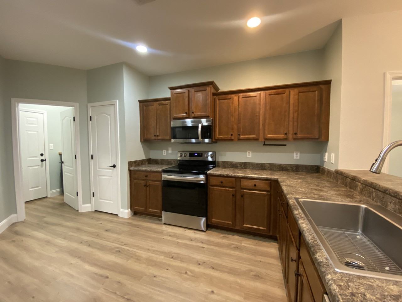 24304 Raynagua Blvd - Photo 3 of 17