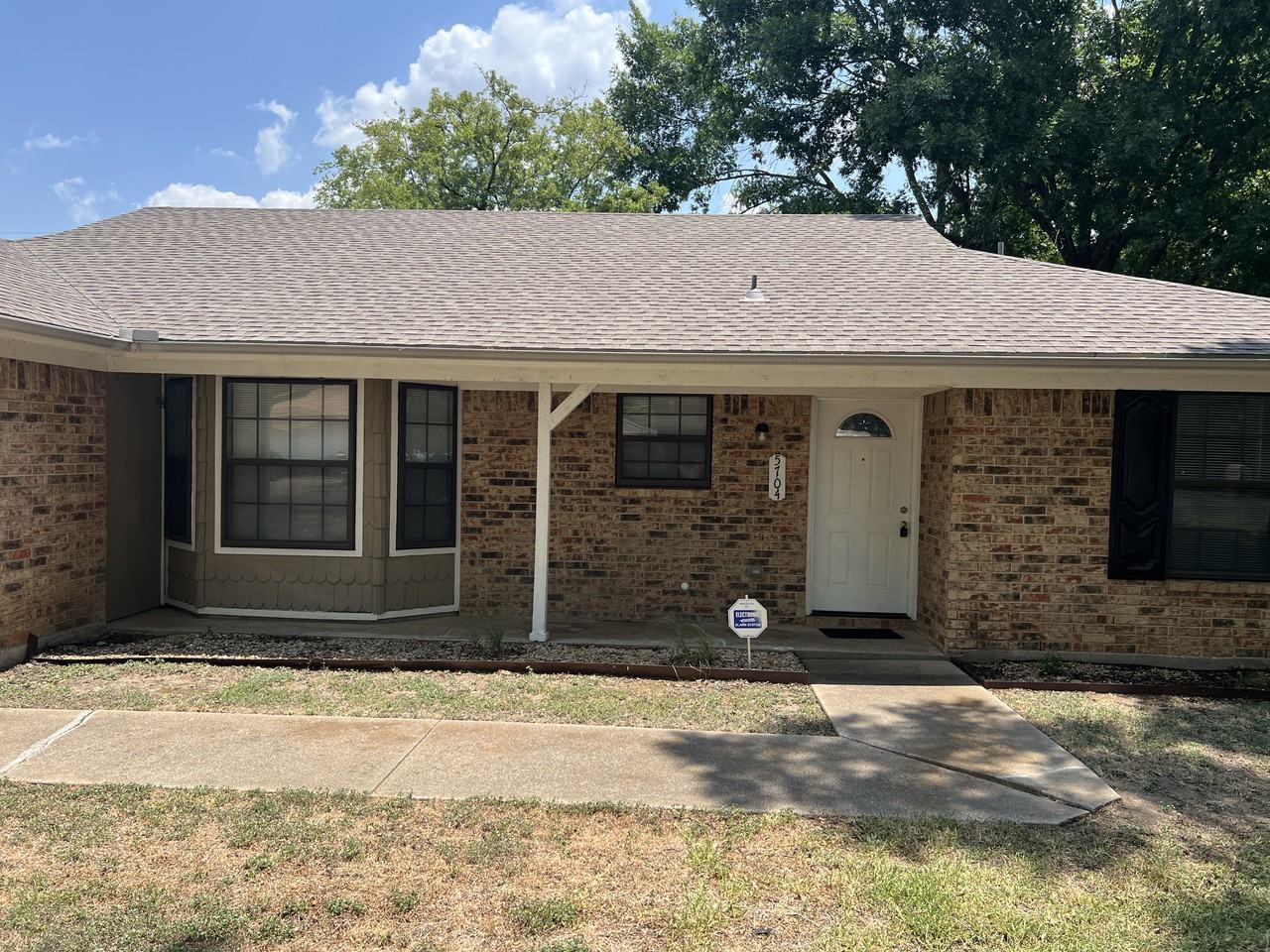 5704 Bermuda Dr - Photo 2 of 11