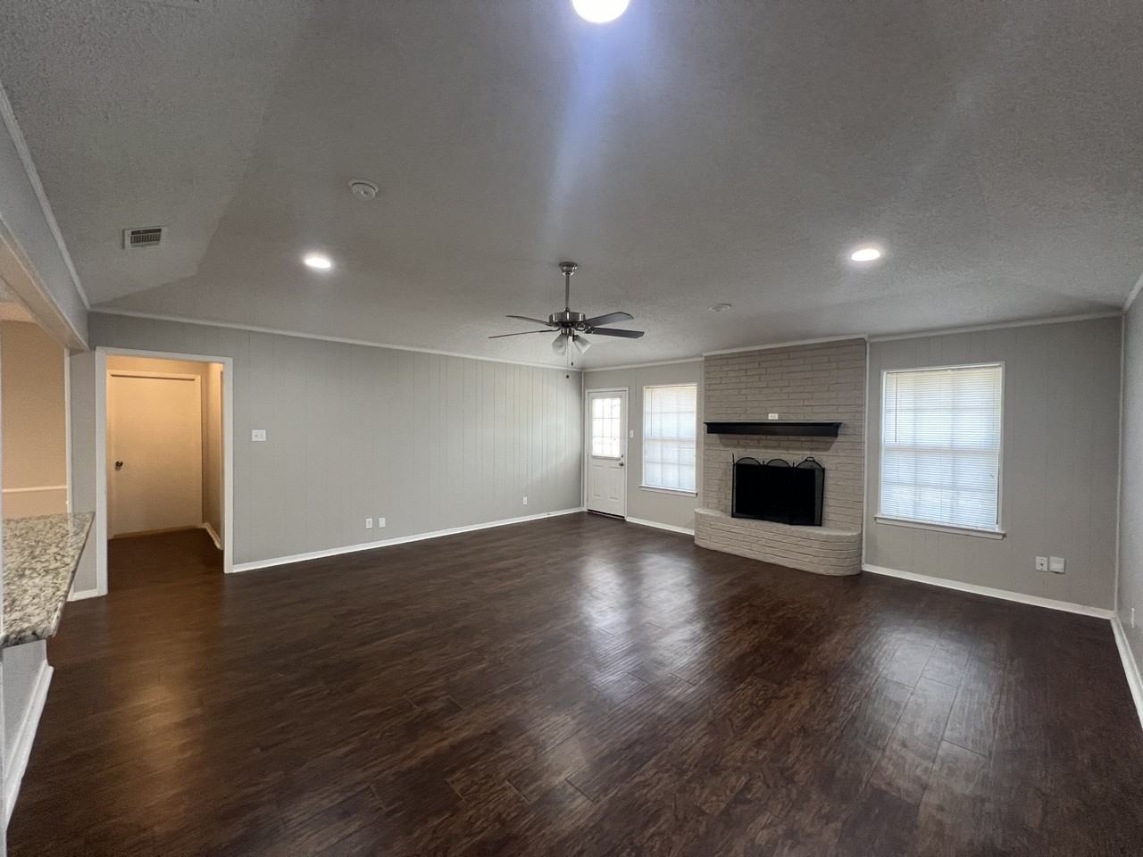 5704 Bermuda Dr - Photo 3 of 11