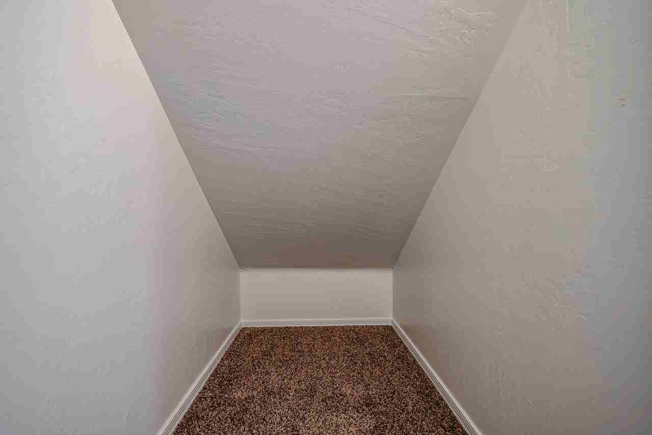 1491 S Swallow Ln - Photo 7 of 44