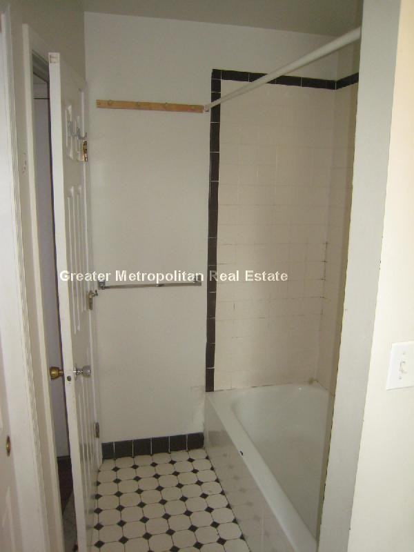 57 Charter St #4D - Photo 5 of 12