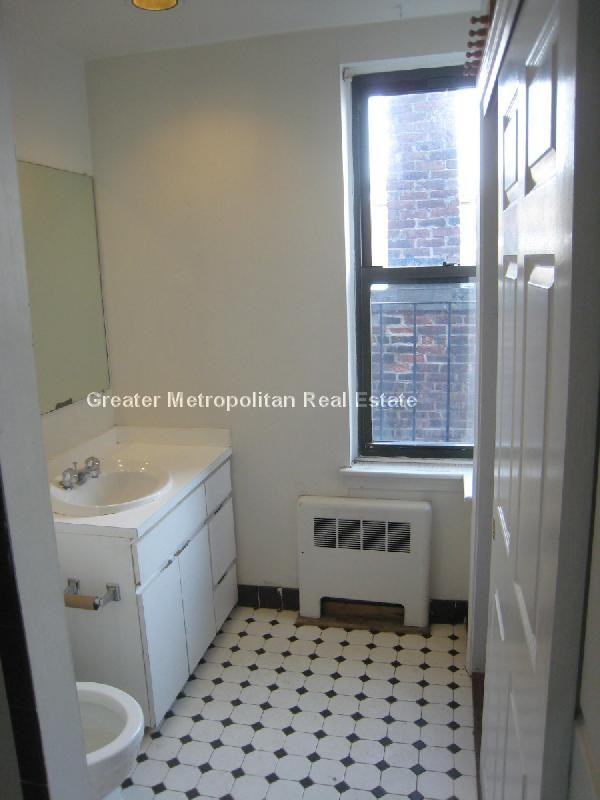 57 Charter St #4D - Photo 7 of 12
