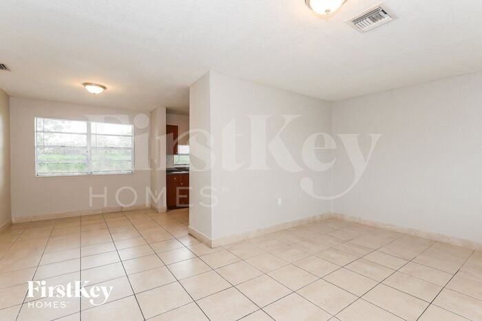 60 Ne 193rd St - Photo 3 of 15