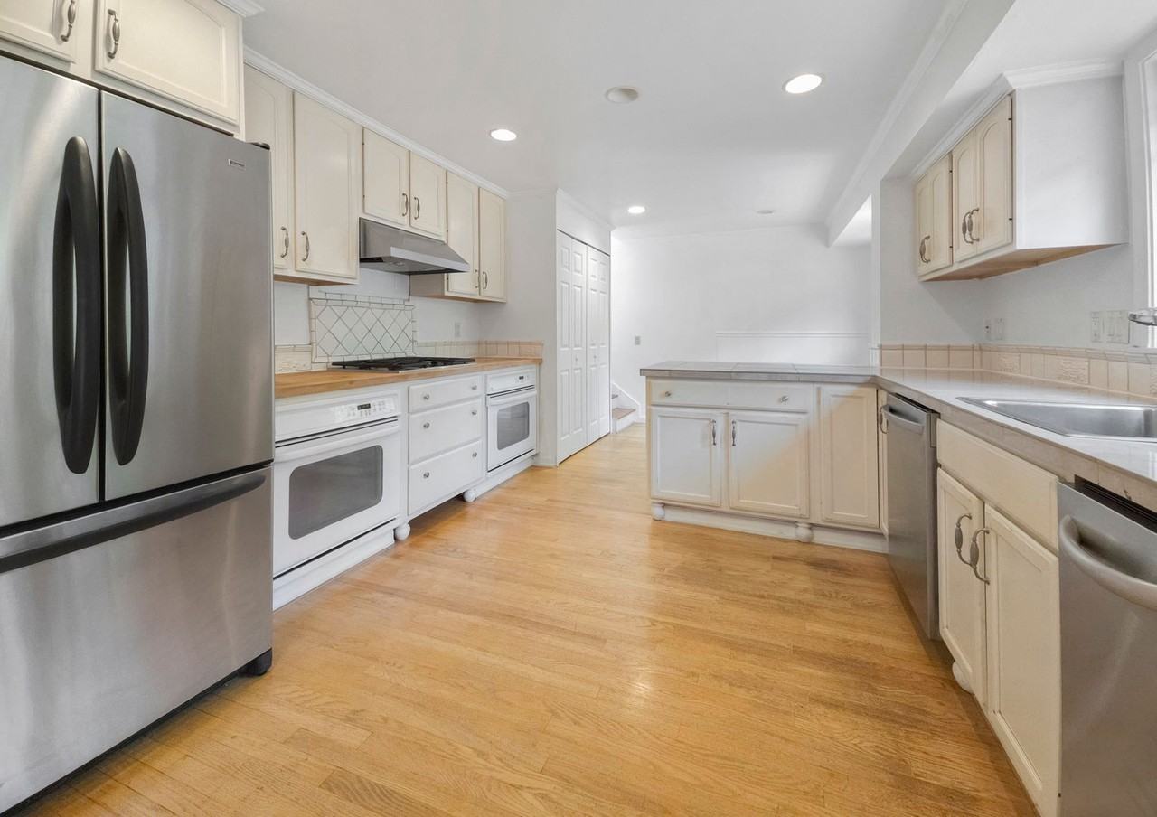 1625 100th Ave Ne - Photo 2 of 19