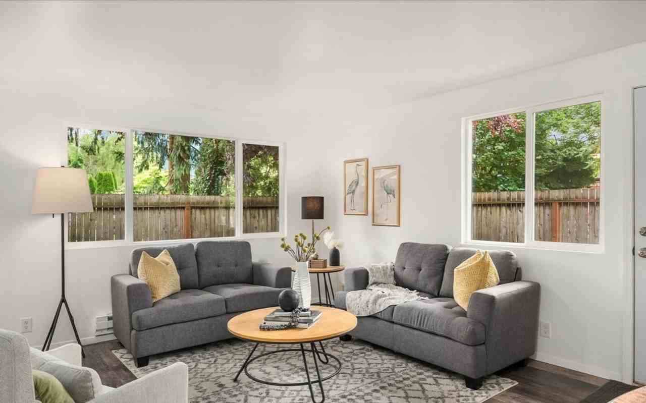 260 Rainier Blvd N - Photo 3 of 14