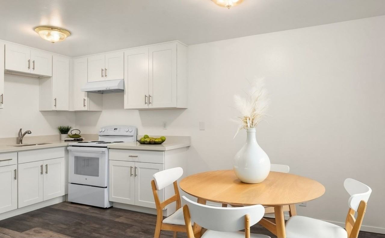 260 Rainier Blvd N - Photo 4 of 14