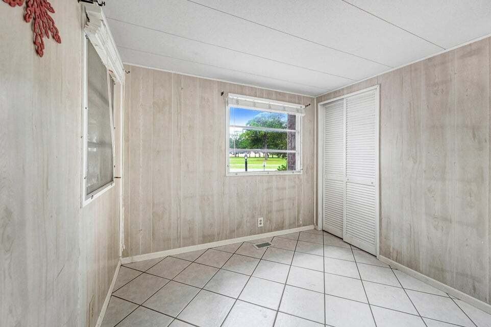 488 Barefoot Blvd - Photo 3 of 10