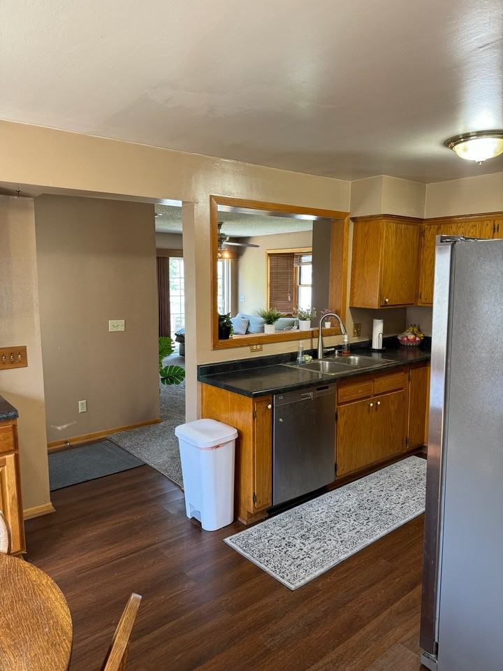 2530 Xylon Avenue South - Photo 3 of 32