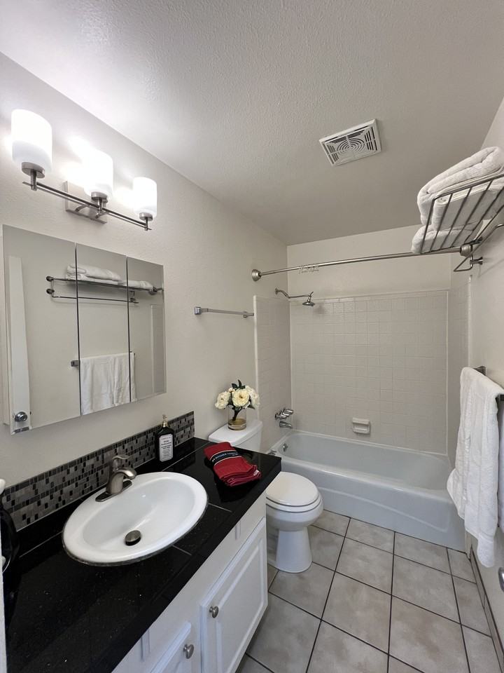 4570 S 200 E #6B - Photo 3 of 9