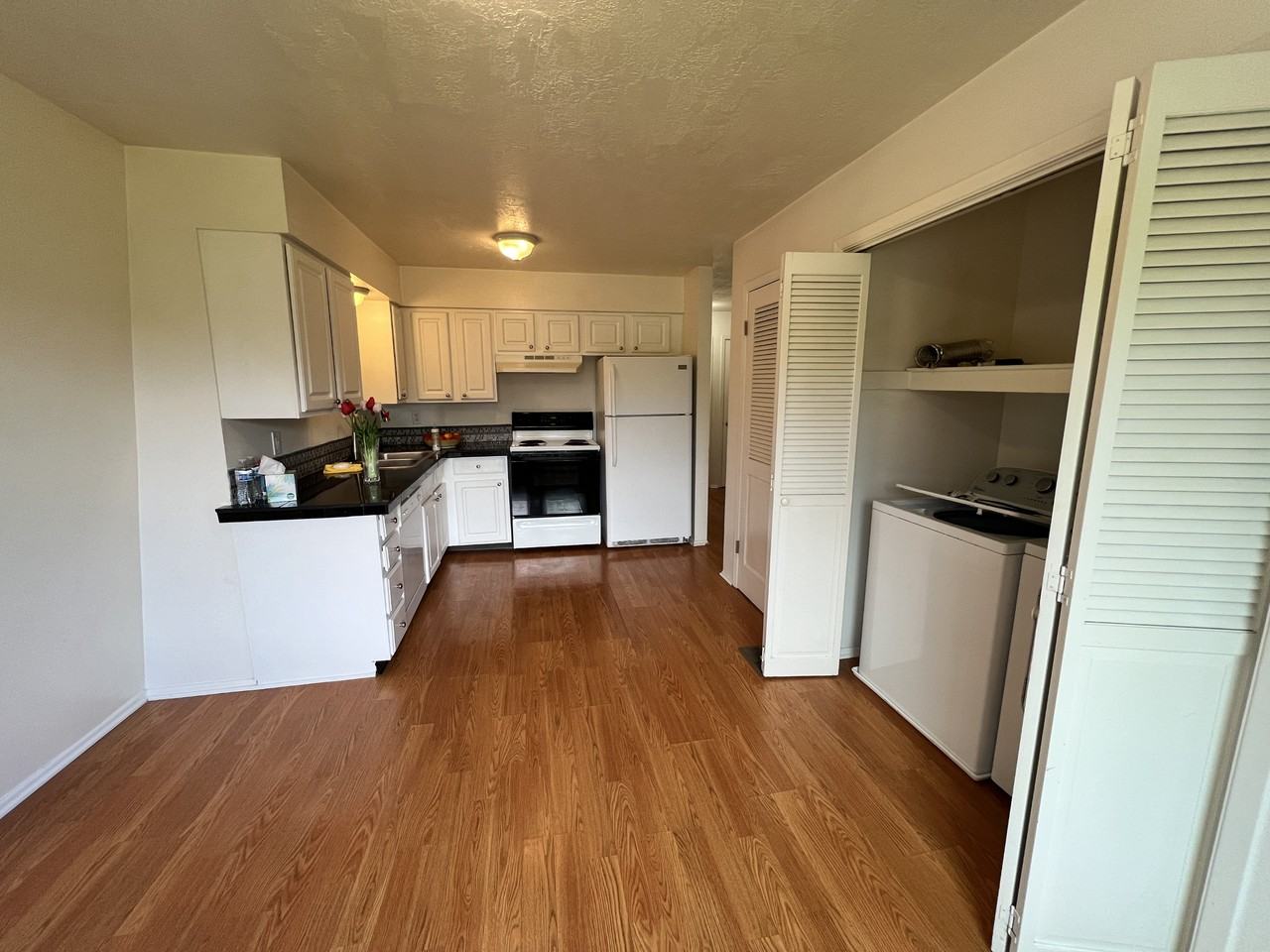 4570 S 200 E #6B - Photo 4 of 9