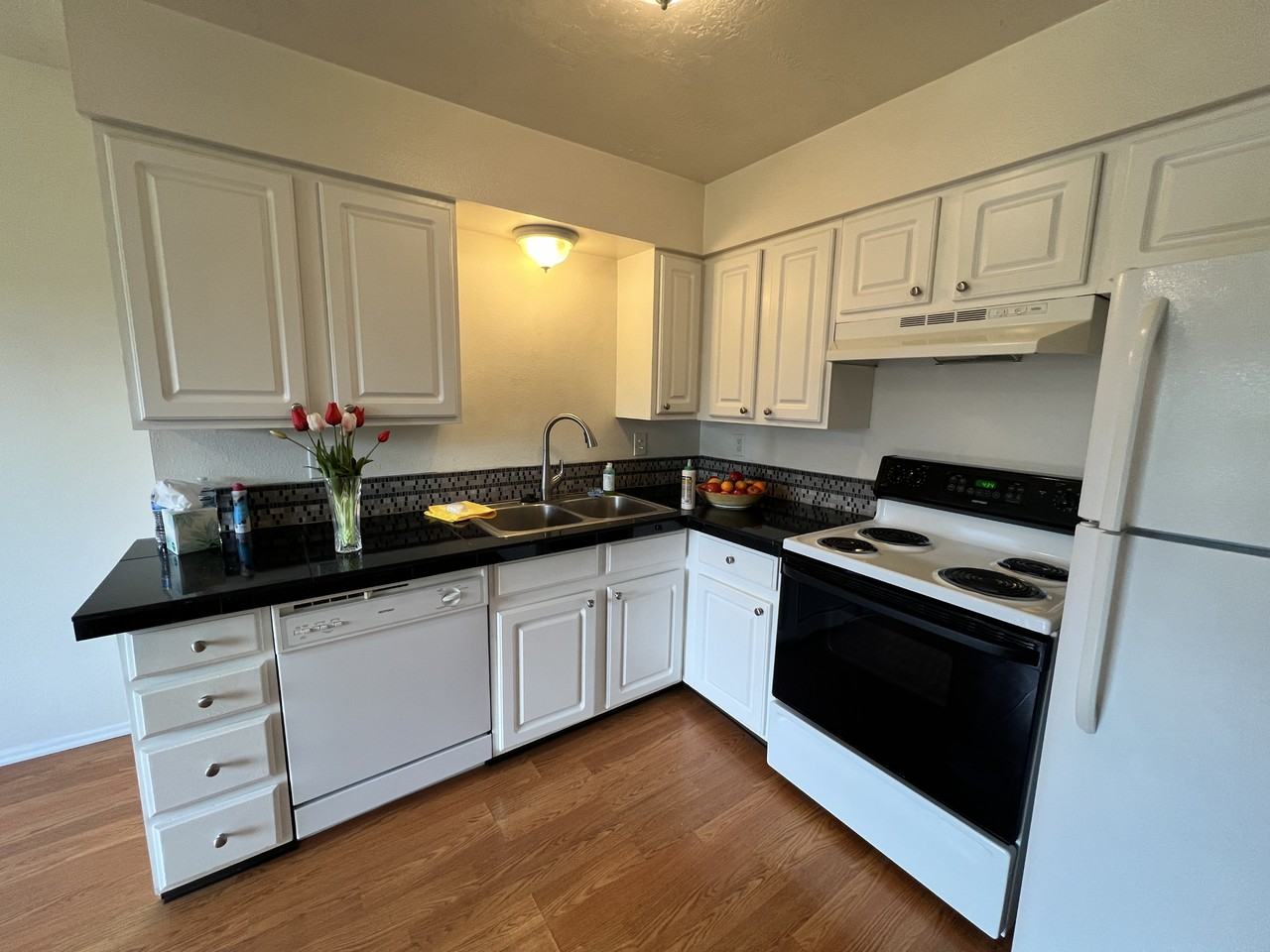 4570 S 200 E #6B - Photo 5 of 9