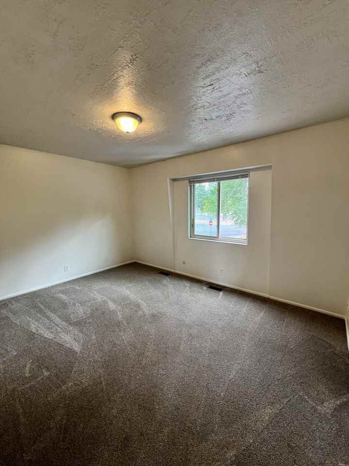 4570 S 200 E #6B - Photo 7 of 9