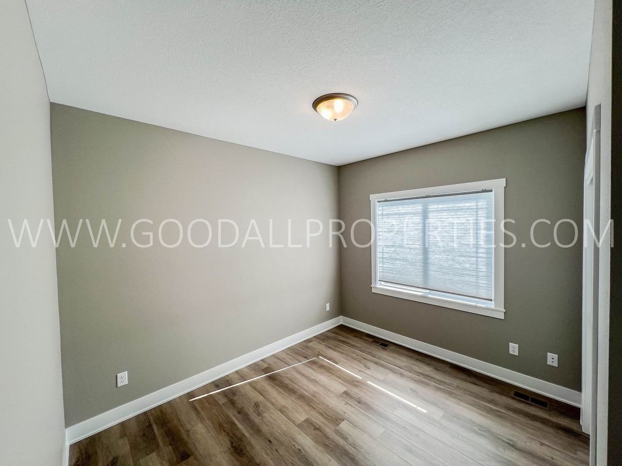 320 Nw Morgan Ct - Photo 6 of 16