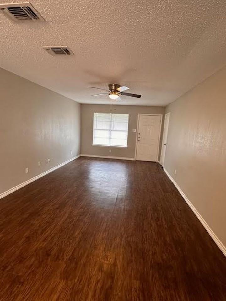 111 Lindenwood Ln N - Photo 2 of 15