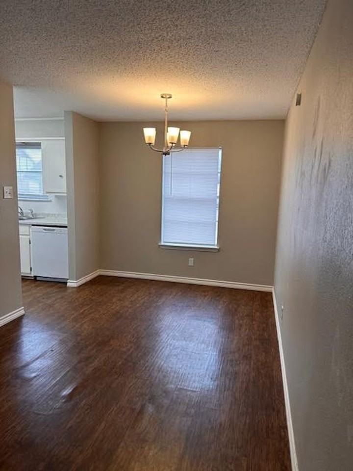 111 Lindenwood Ln N - Photo 3 of 15