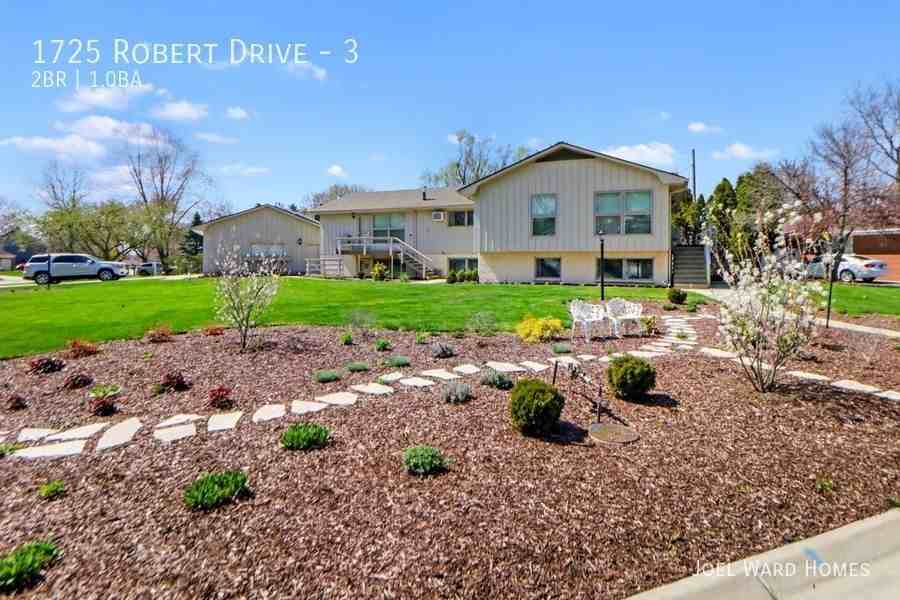1725 Robert Dr #3 - Photo 2 of 11