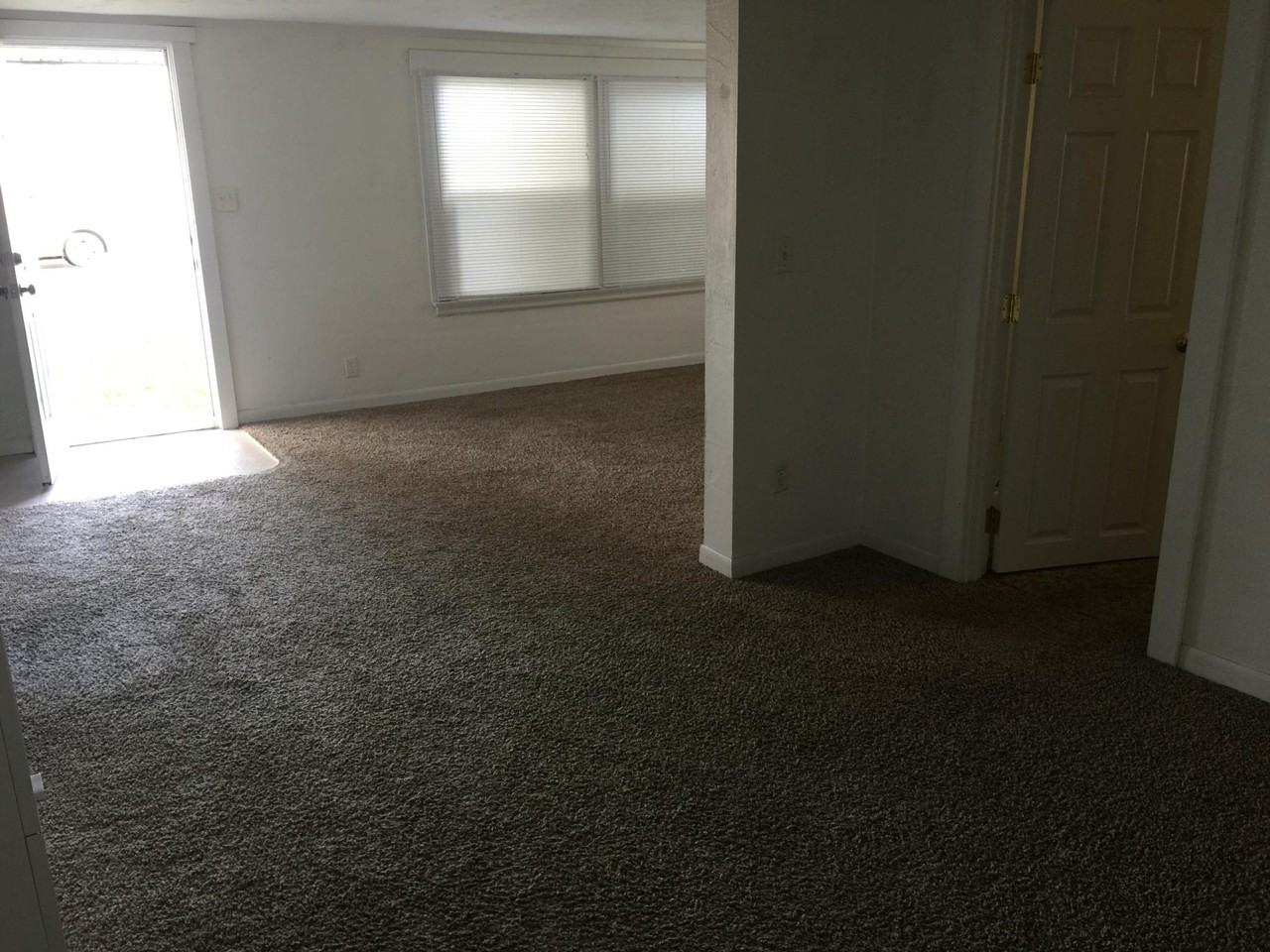936 1/2 Newtown St - Photo 5 of 6