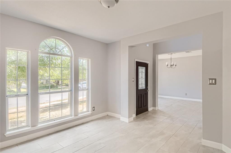 1420 Quicksilver Cir - Photo 3 of 20