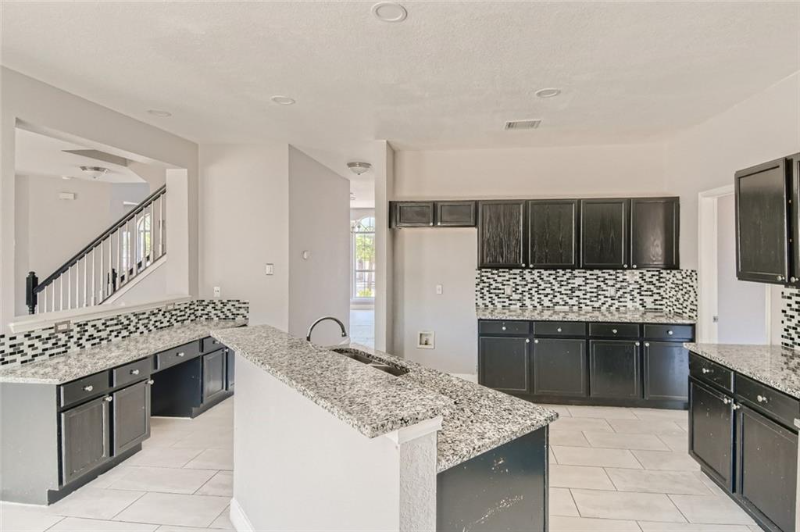 1420 Quicksilver Cir - Photo 5 of 20