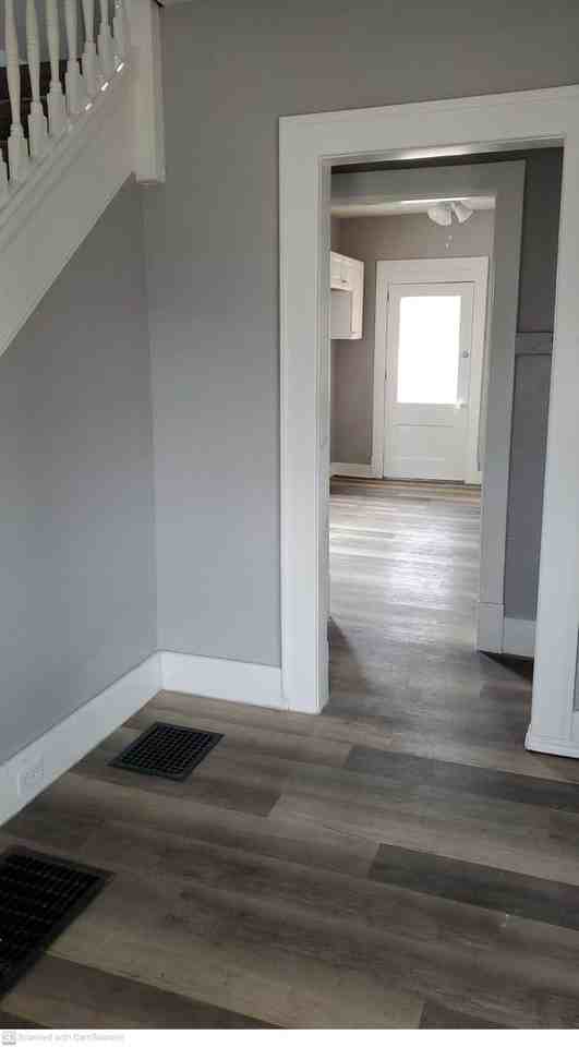 125 S Irwin St - Photo 2 of 15