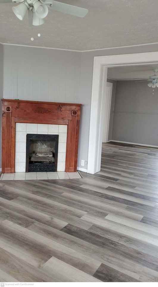 125 S Irwin St - Photo 3 of 15