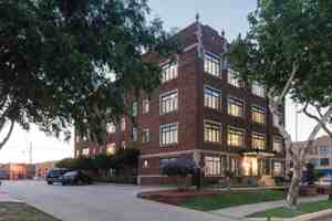 featured image of 1315 N Broadway Pl