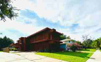 featured image of 2610 1/2 N Hudson Ave