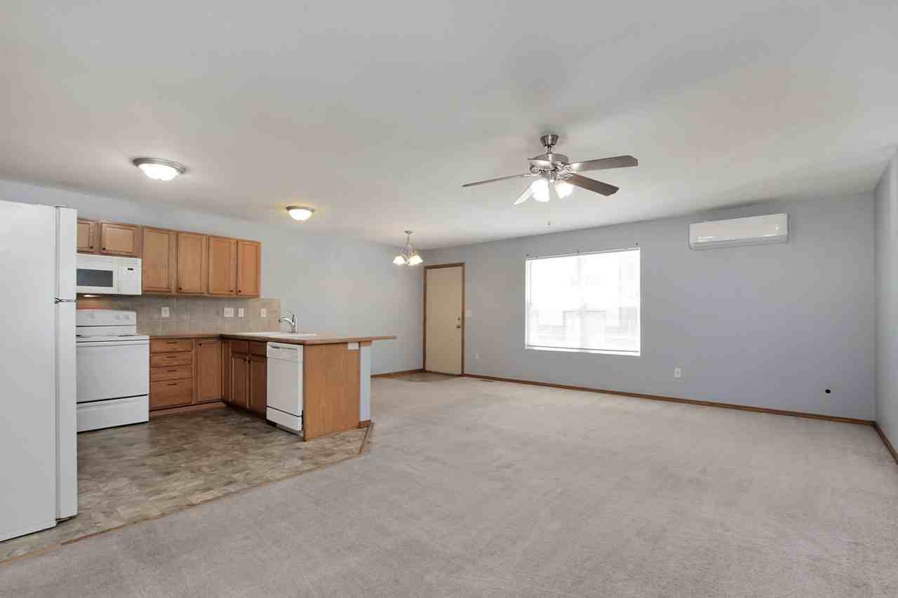 1126 Country Club Ln - Photo 2 of 25