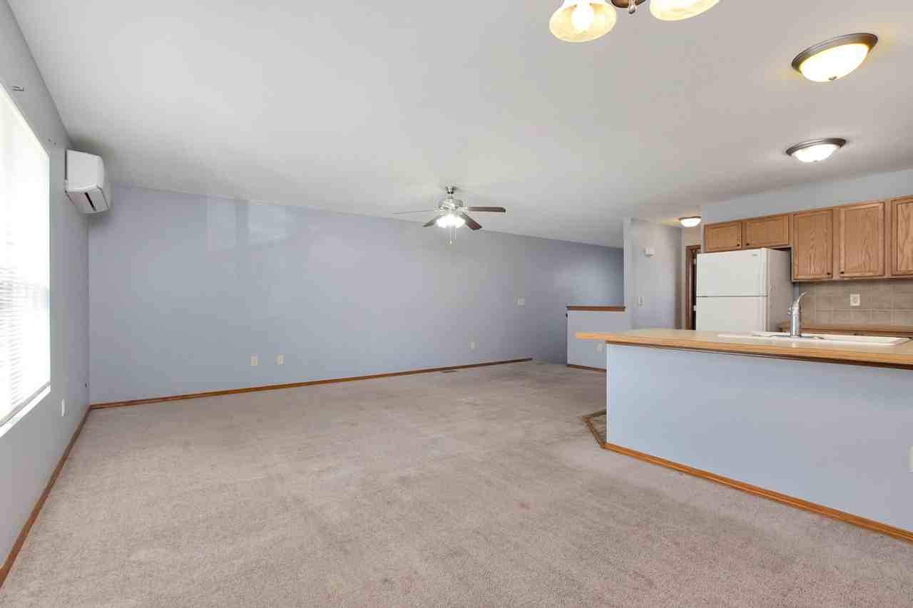 1126 Country Club Ln - Photo 4 of 25