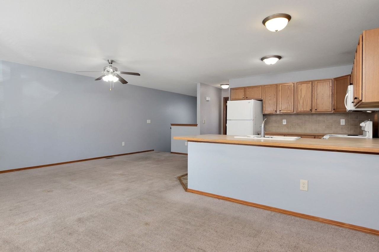 1126 Country Club Ln - Photo 5 of 25