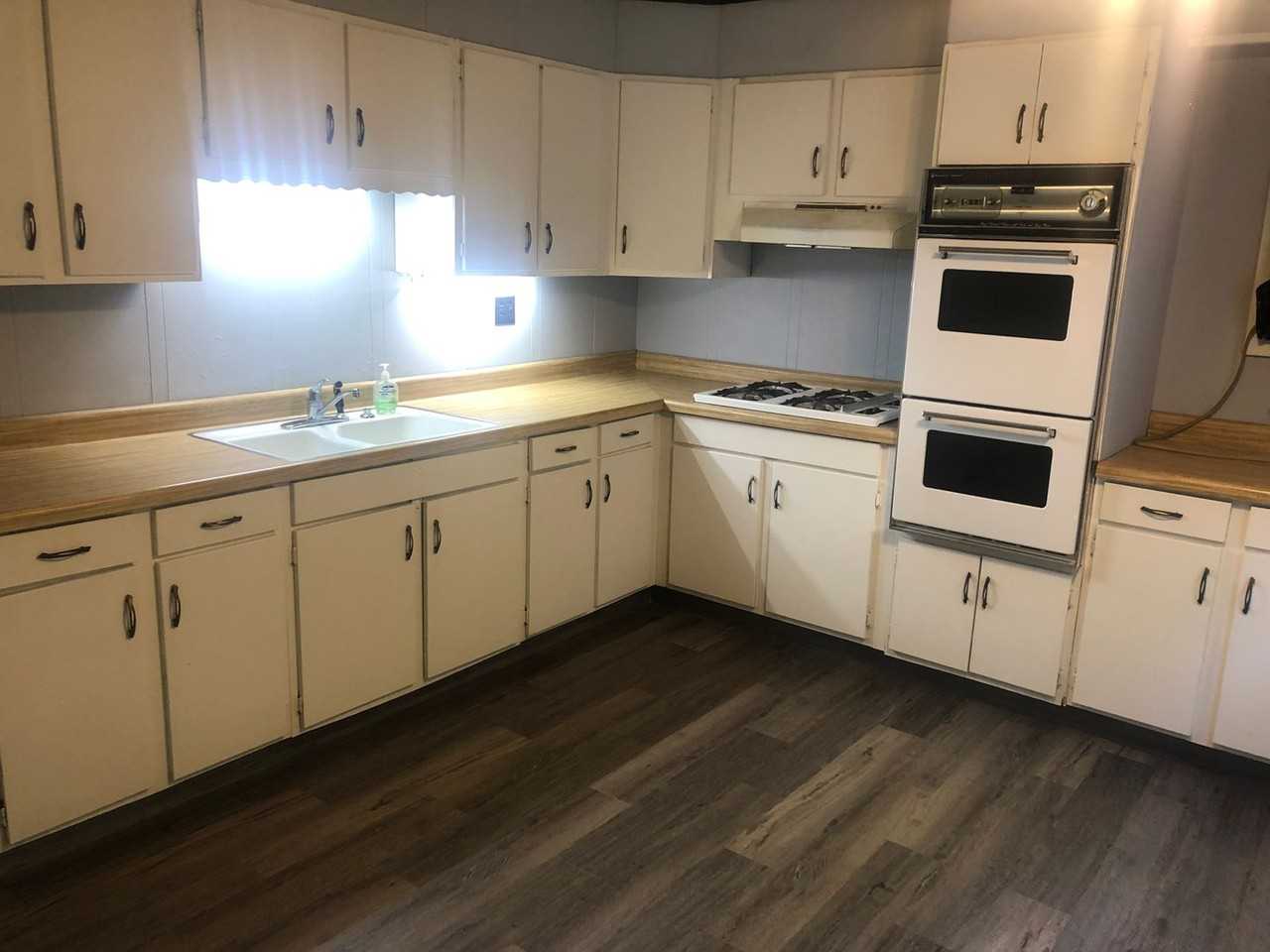 315 Elmwood St - Photo 3 of 7