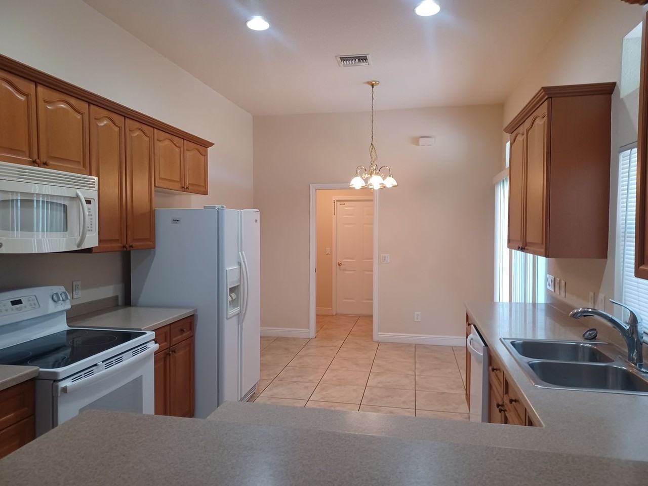 3511 Nw 8th Ter - Photo 2 of 14