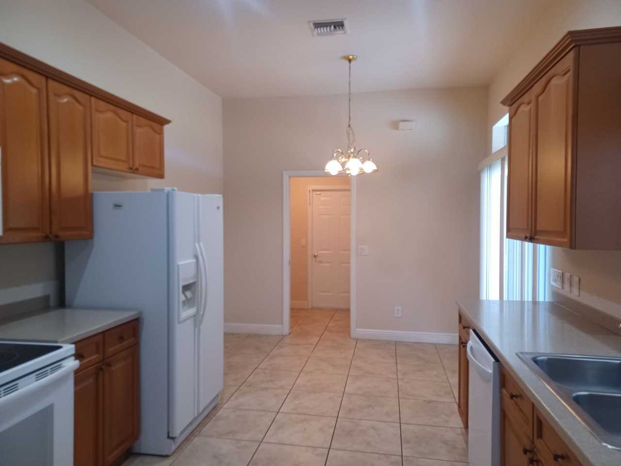 3511 Nw 8th Ter - Photo 4 of 14