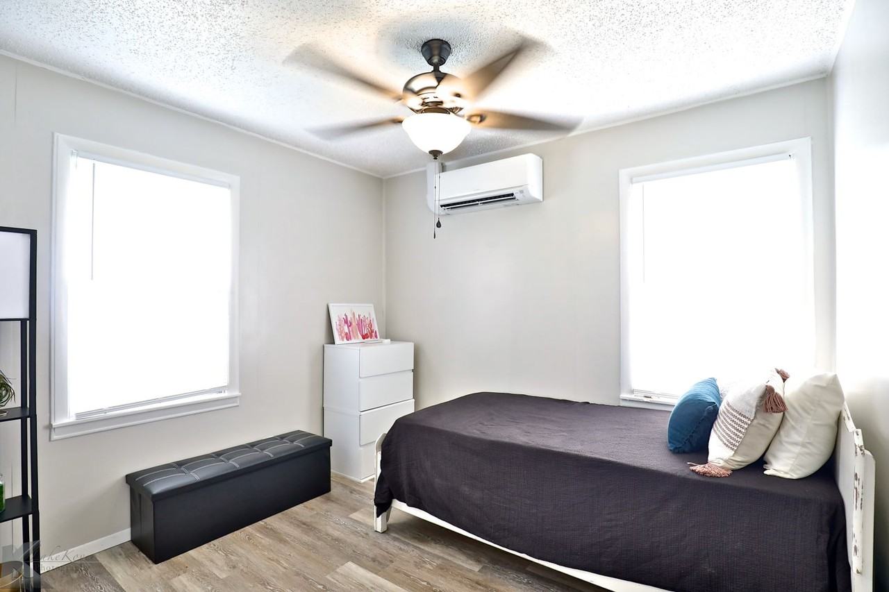 5489 Encino Rd - Photo 7 of 33