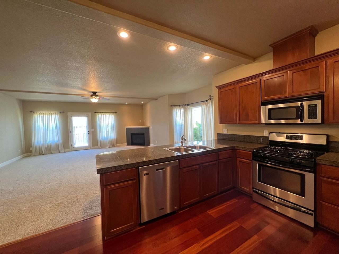 3016 Hazel Ave - Photo 2 of 13