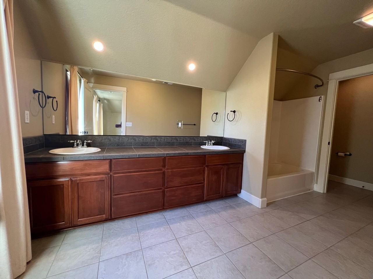 3016 Hazel Ave - Photo 6 of 13