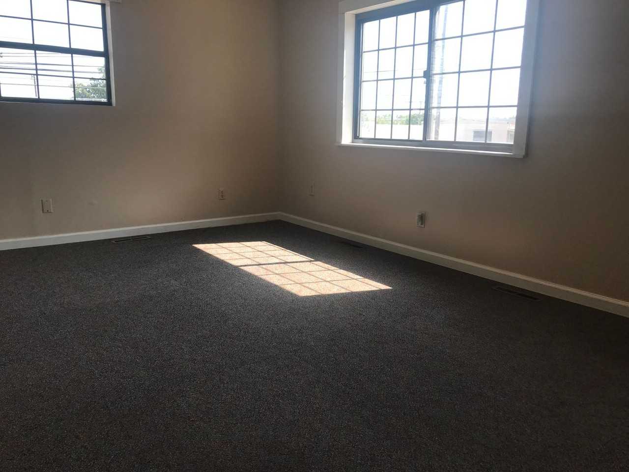 502 Thomas St - Photo 3 of 10