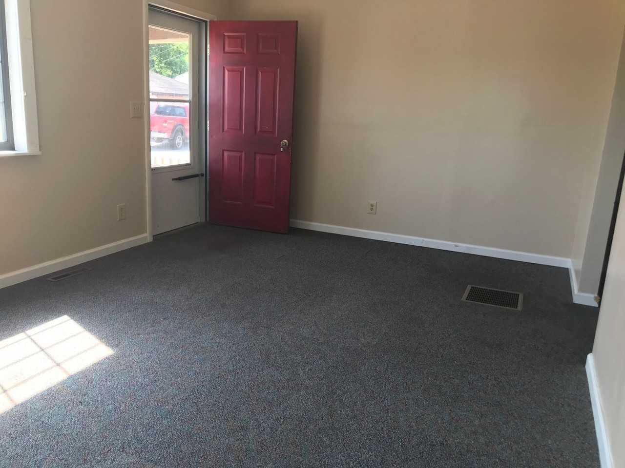 502 Thomas St - Photo 4 of 10
