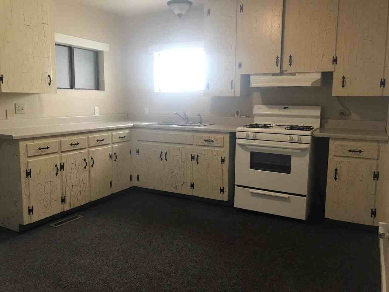 502 Thomas St - Photo 5 of 10