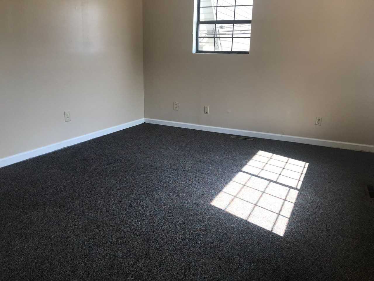502 Thomas St - Photo 6 of 10