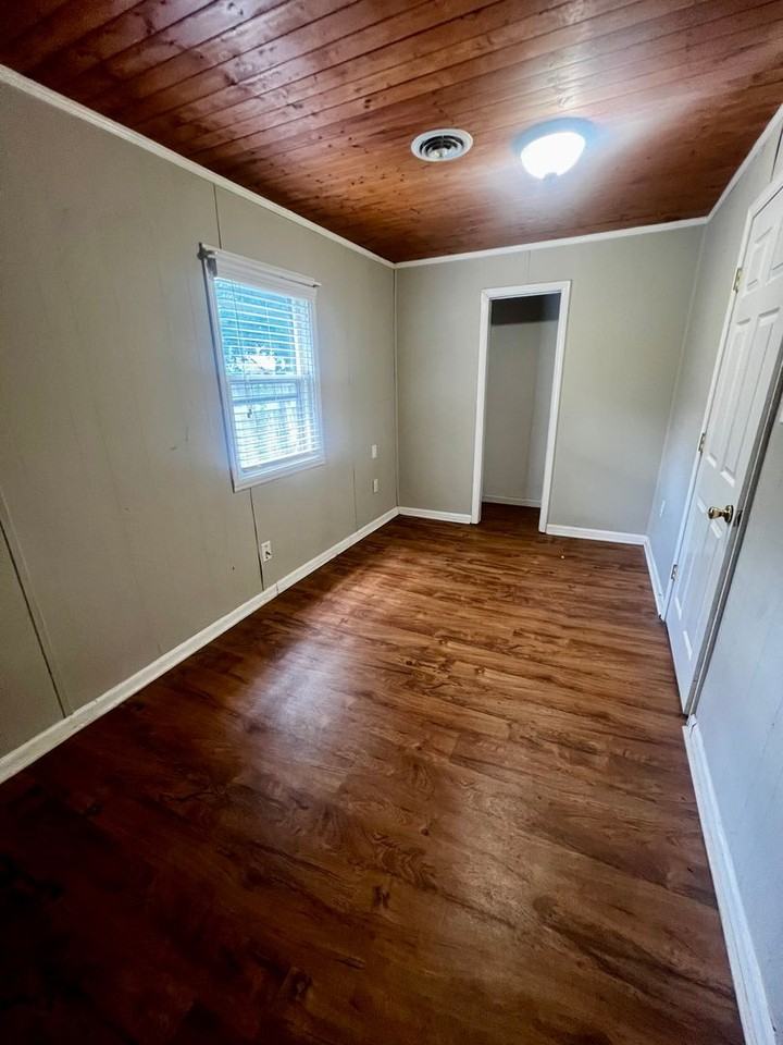 413 E Madison St - Photo 3 of 8