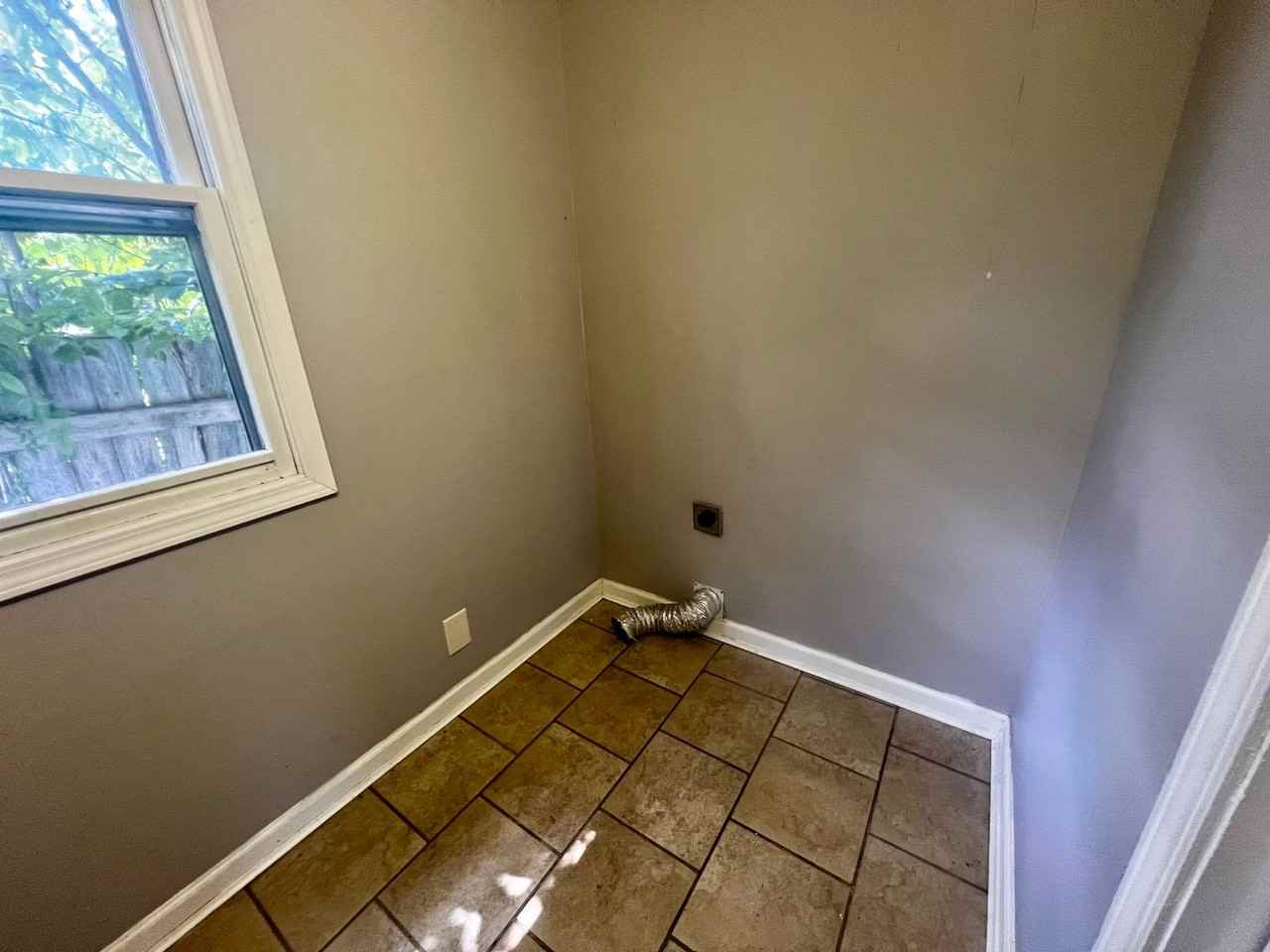 413 E Madison St - Photo 6 of 8