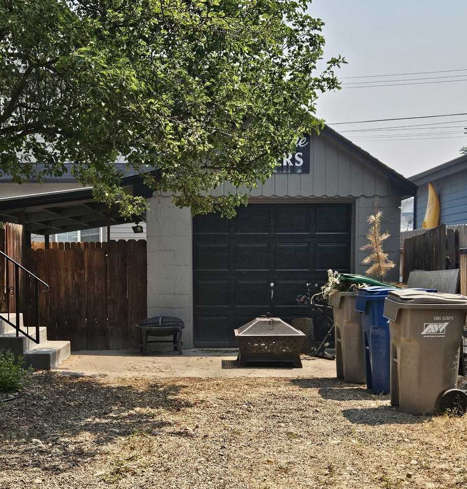 2320 N 28th St - Photo 2 of 20