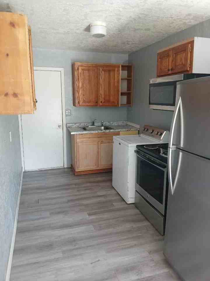 1417 NW Taft - Photo 2 of 15