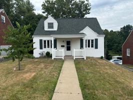 featured image of 4813 Clover Ln