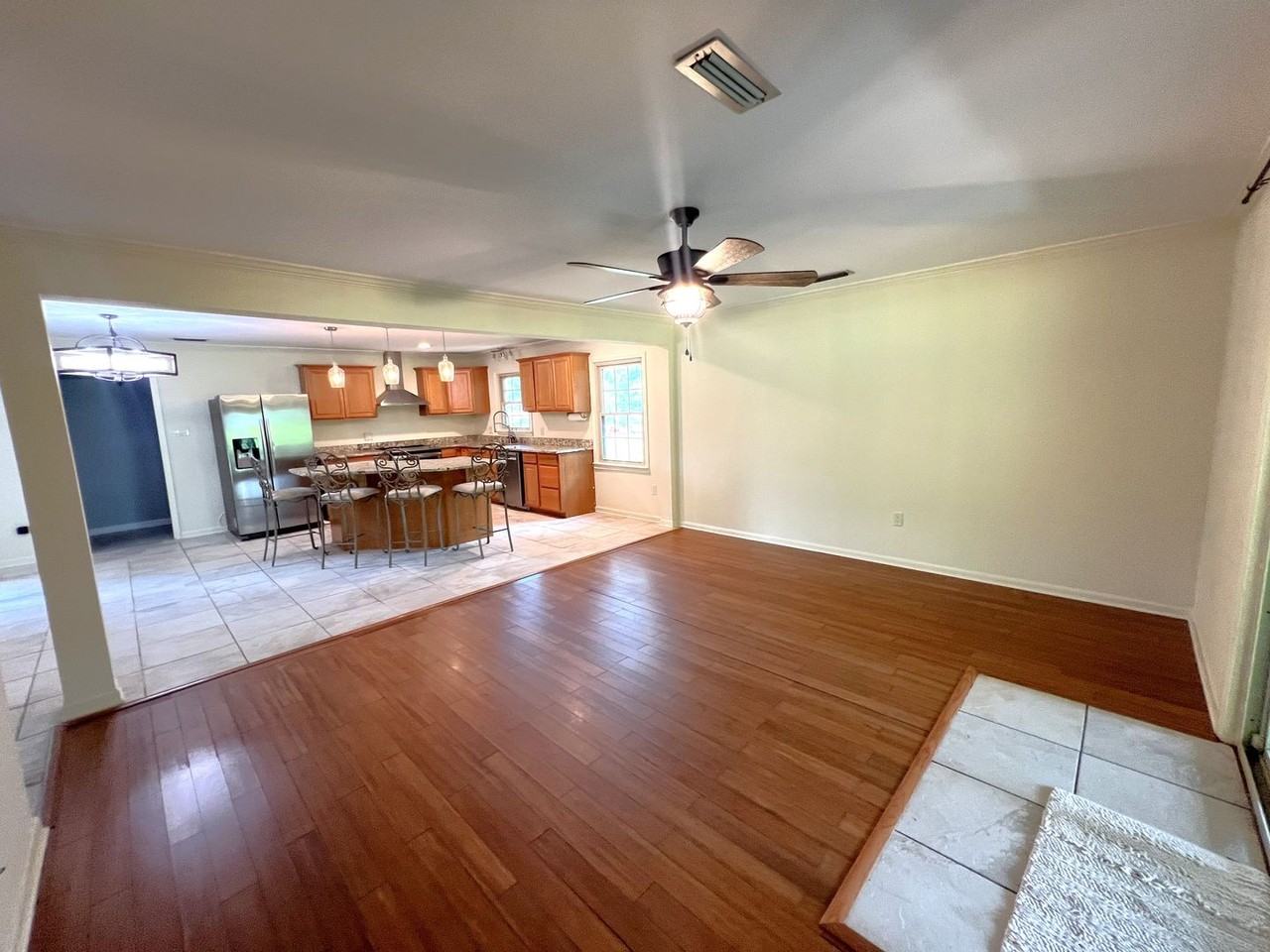 204 Heritage Blvd - Photo 2 of 12