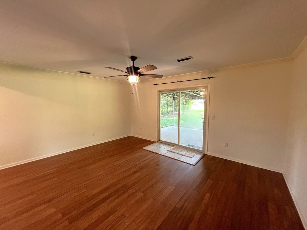 204 Heritage Blvd - Photo 3 of 12